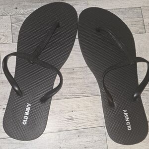 Old Navy Black Flip Flops